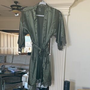 Elegant Green Satin Robe with Lace Trim